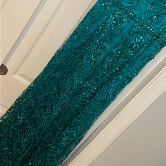 Camille la vie Emerald Evening Dress - Picture 7 of 7